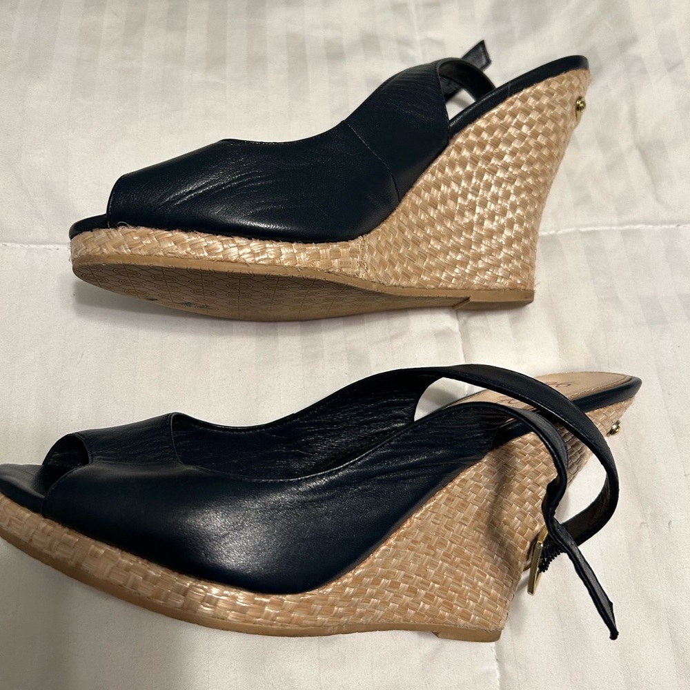 Lilly Pulitzer sandals in size 8.5  Navy with 4” wedge heel